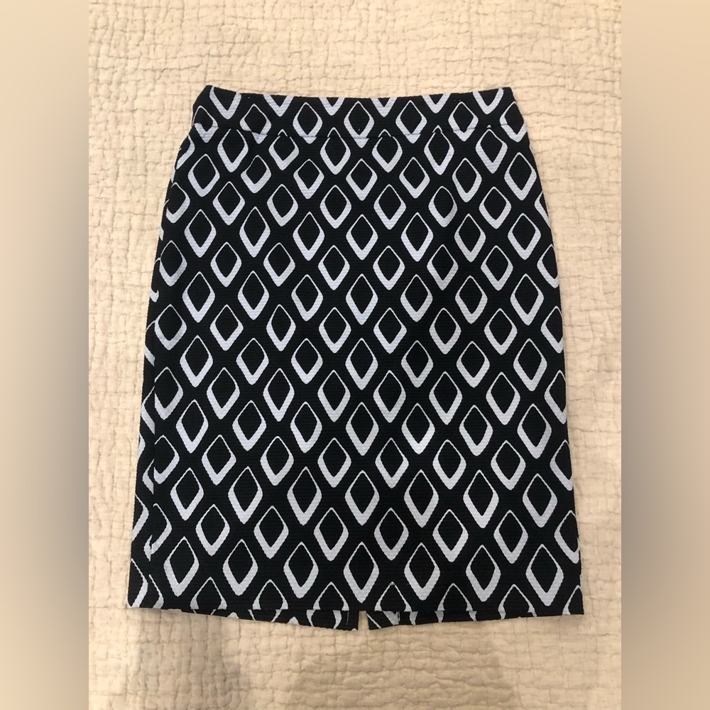 Fun geometric print skirt from Ann Taylor - Size 10
